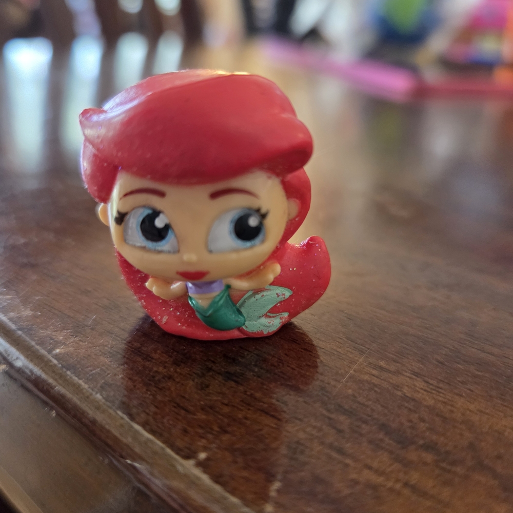 Disney Red and Green Ariel Doorables
